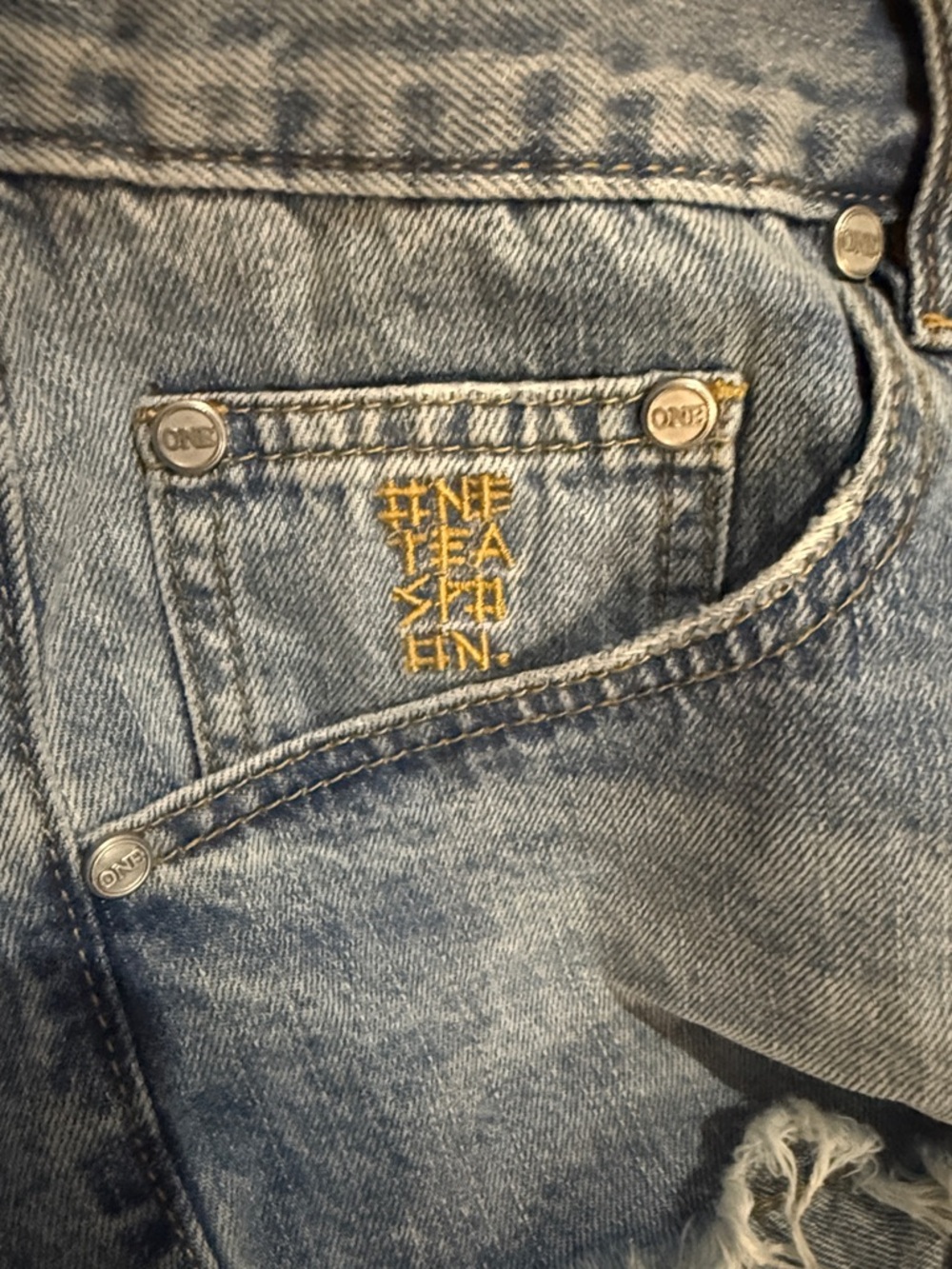 One Teaspoon Dukes Low Waist faded blue Frayed Hem Denim Shorts Size 30 Waist - Picture 9 of 11